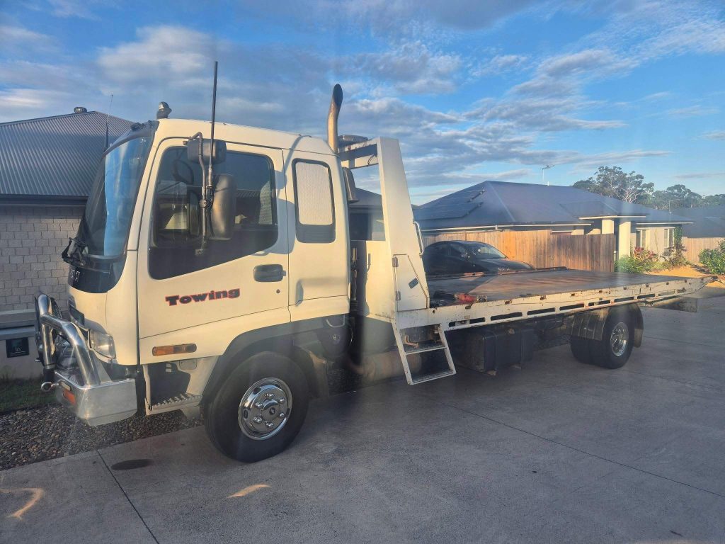 Why Tilt Tray Towing Is the Safest Way to Transport a Vehicle on the Sunshine Coast