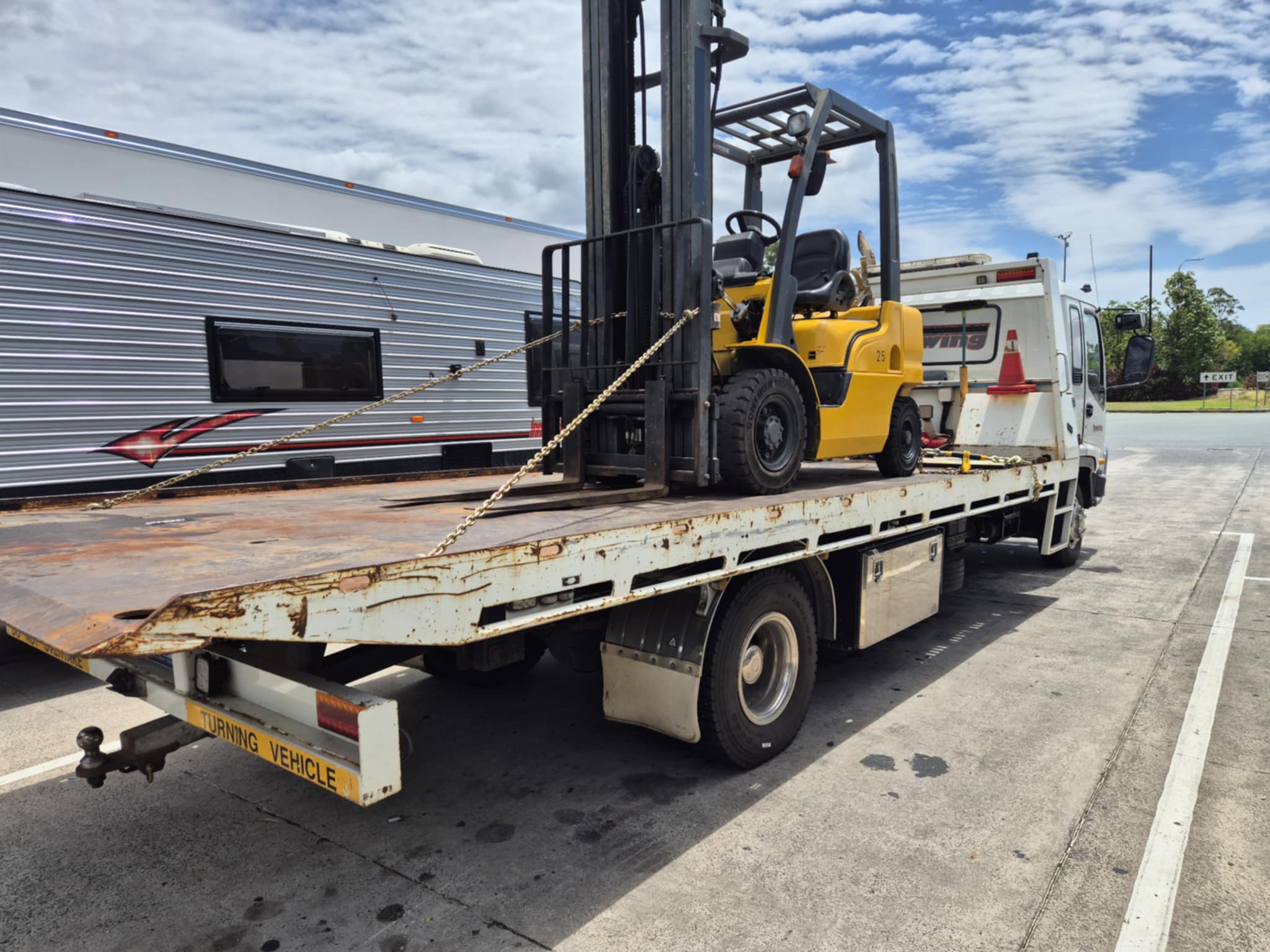 Machinery transport and heavy equipment towing in Bli Bli