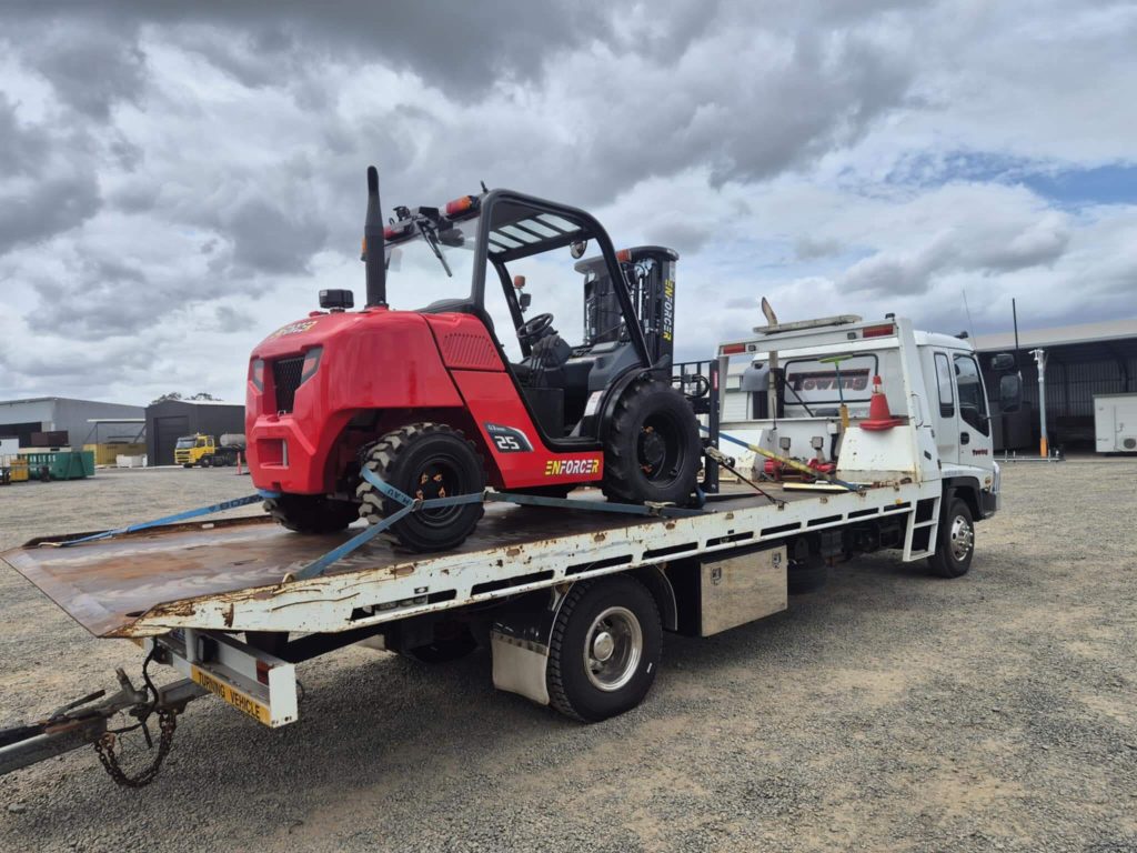 Caravan towing and transport in Yaroomba